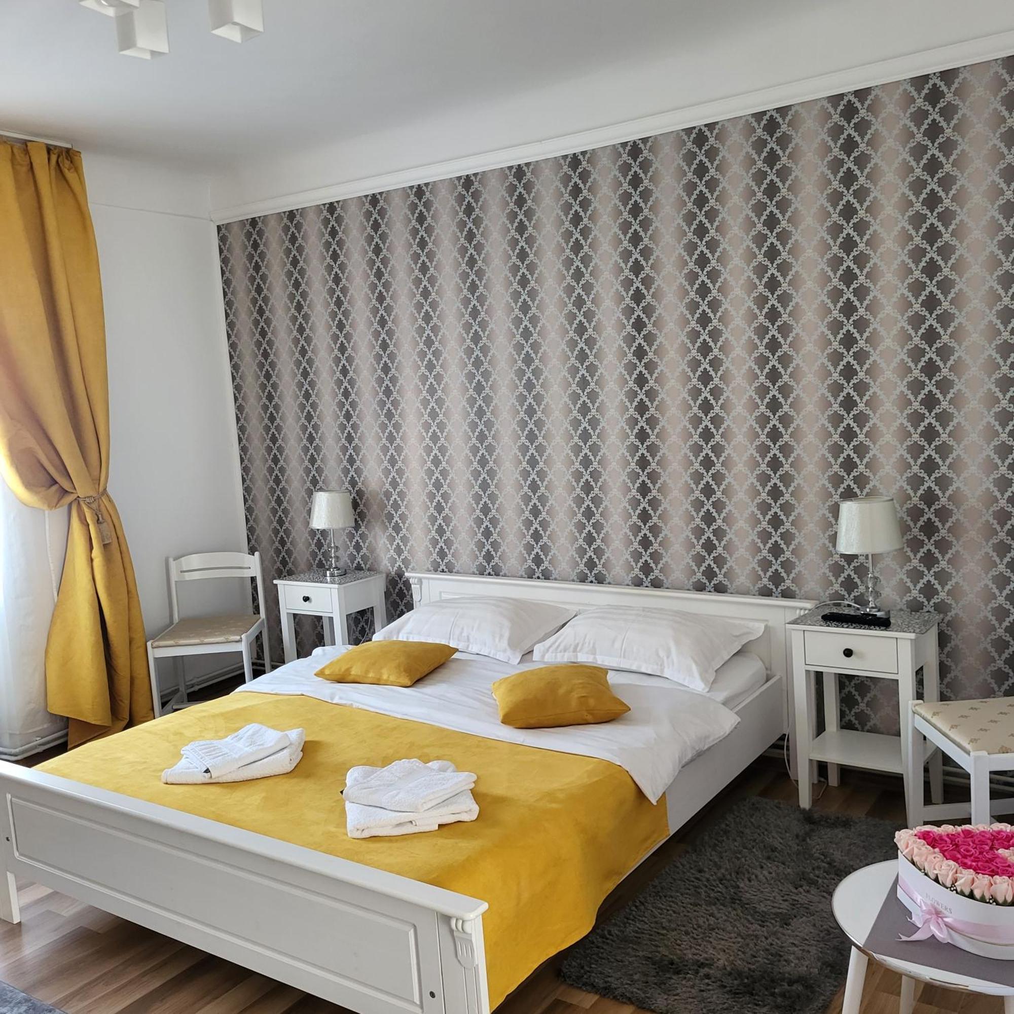 Casa Centru Vechi Gazde/Camere de închiriat *